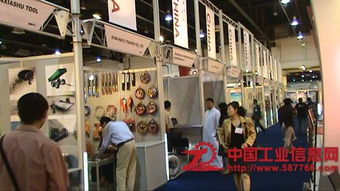 2015俄羅斯國(guó)際汽車零配件展平面設(shè)計(jì) 融合力量與創(chuàng)新的視覺盛宴